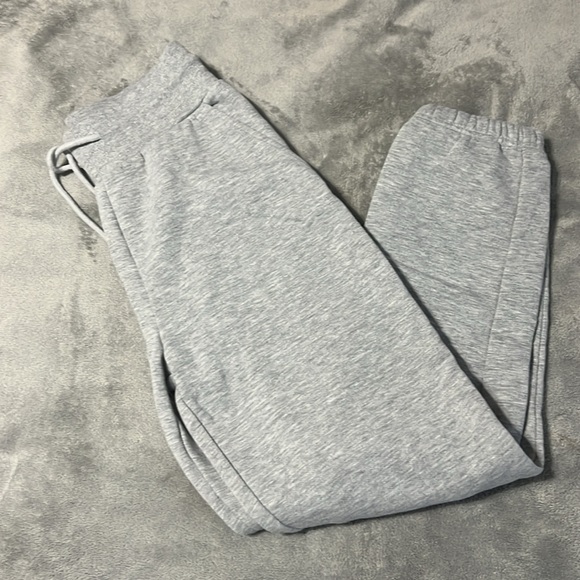 NWOT Alo Easy 7/8 Sweatpant - Picture 4 of 7